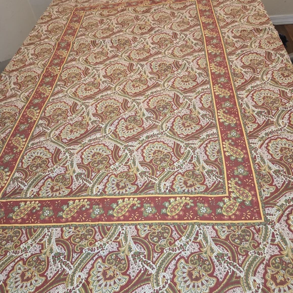 Williams Sonoma Paisley Linens Set 2 Tablecloth And 6 Napkins- Red and Green - Picture 2 of 7